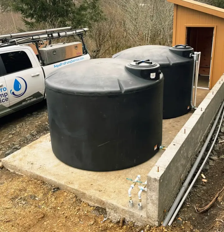Pressure tank and water storage tank installation